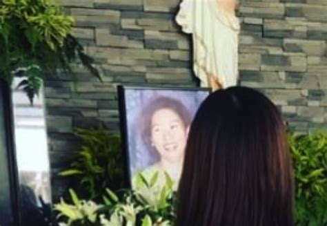 LOOK: Kim Chiu visits mom’s tomb in Cebu.